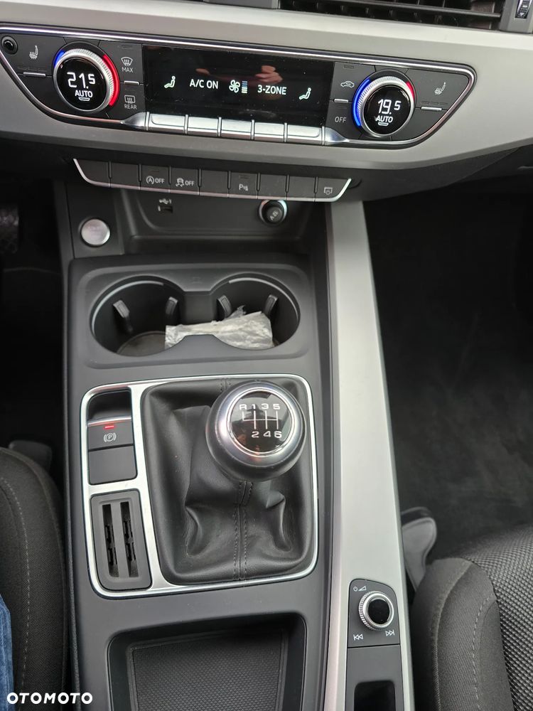 Audi A4 Avant 35 TFSI S line - 26