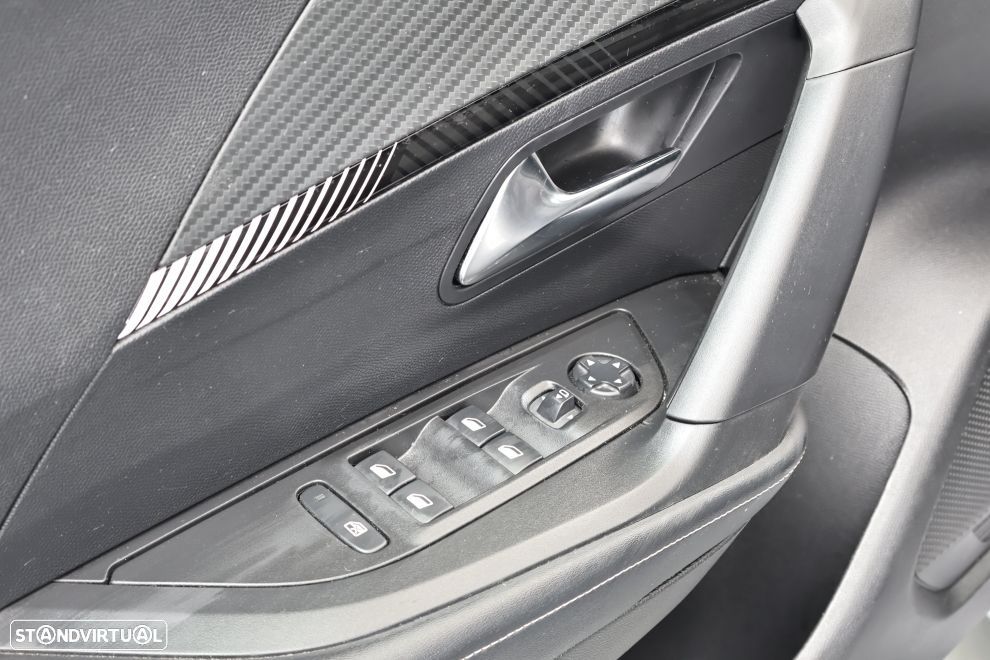 Peugeot 2008 1.2 PureTech Allure - 22