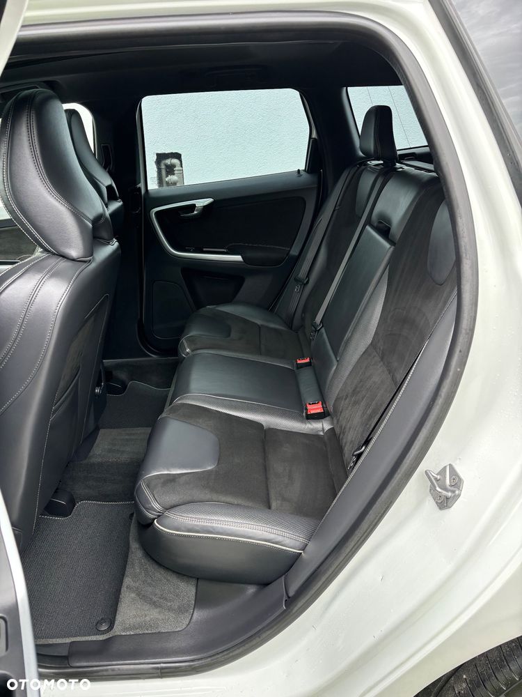 Volvo XC 60 D4 AWD Geartronic RDesign - 22