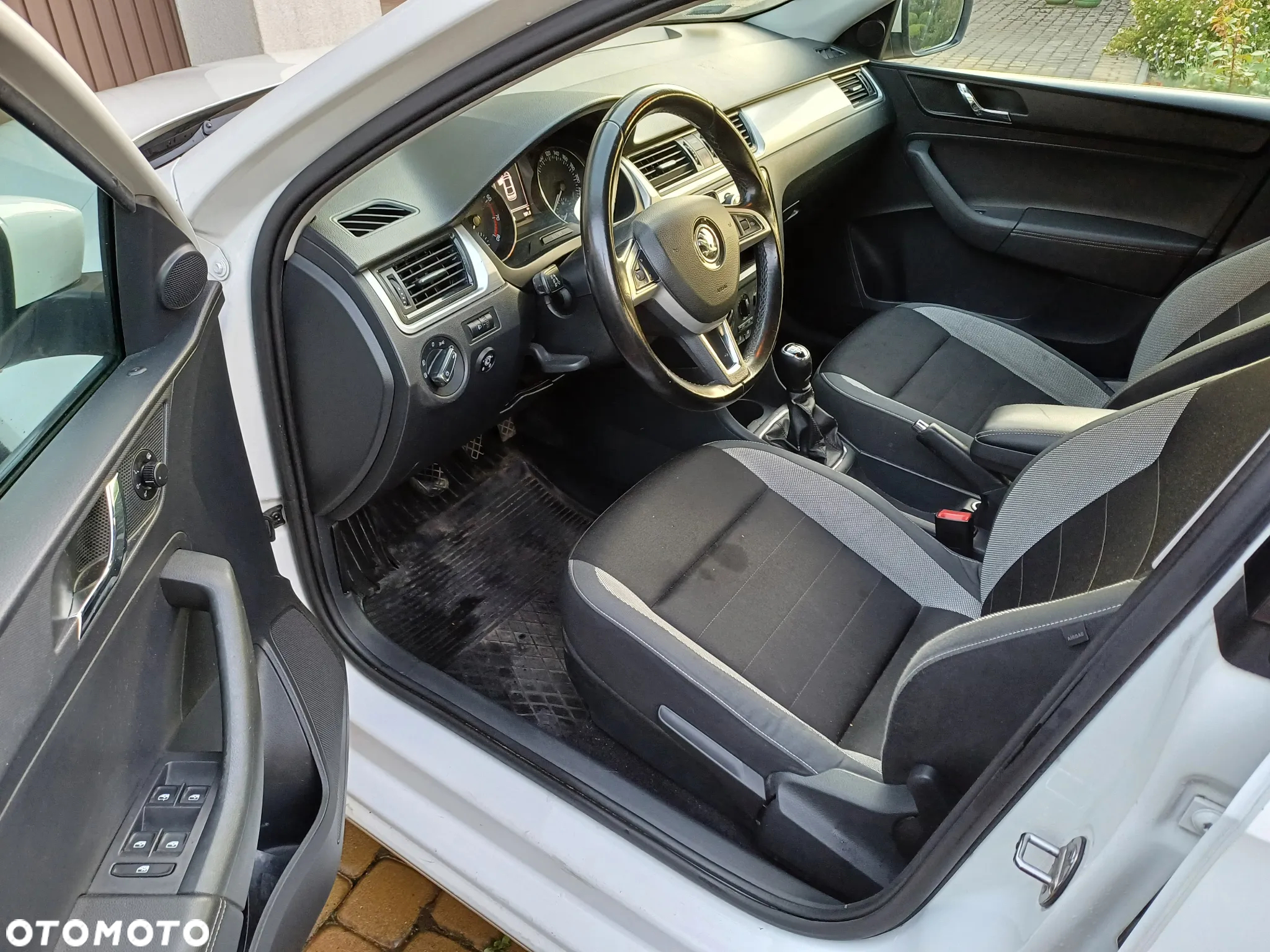 Skoda RAPID 1.2 TSI Active - 8