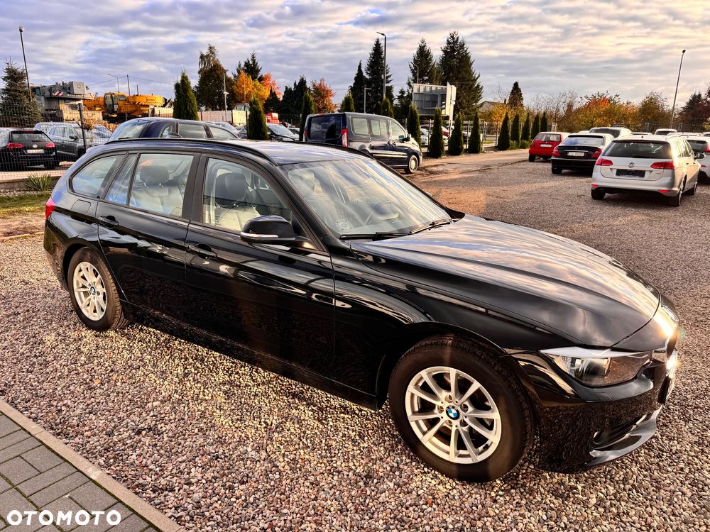 BMW Seria 3 320i Touring - 3