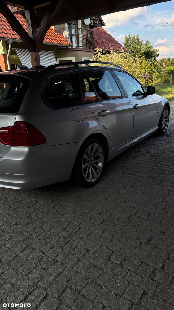 BMW Seria 3 320d xDrive DPF Touring - 2