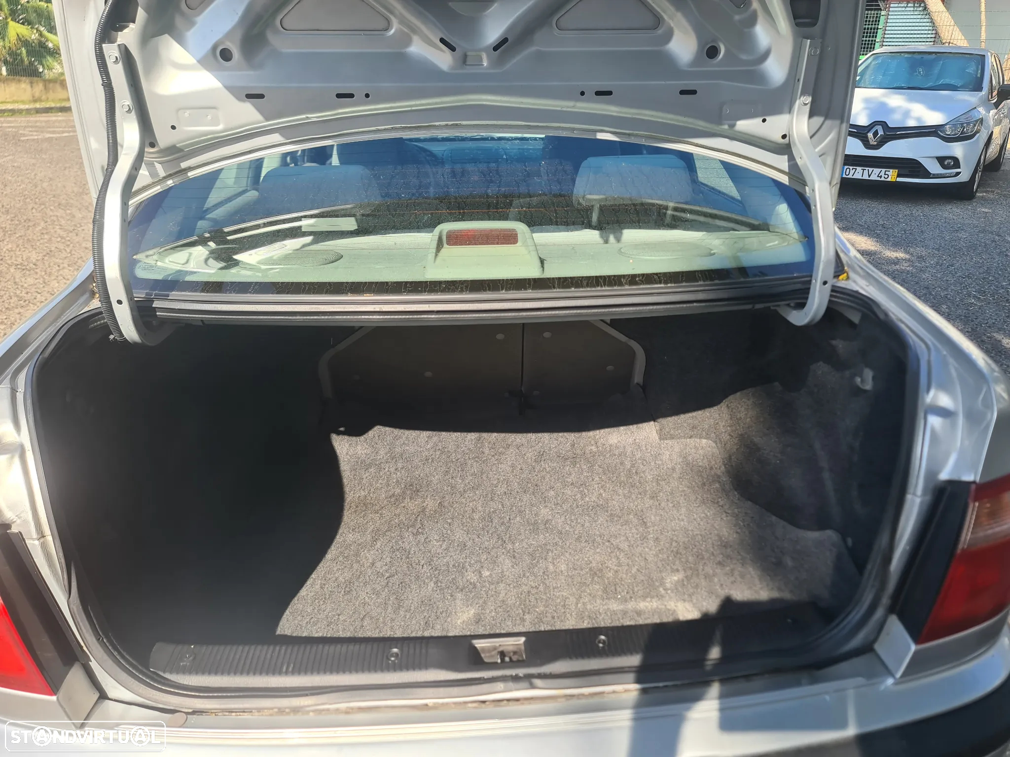 Nissan Almera 1.5 Comfort ABS+AC - 8