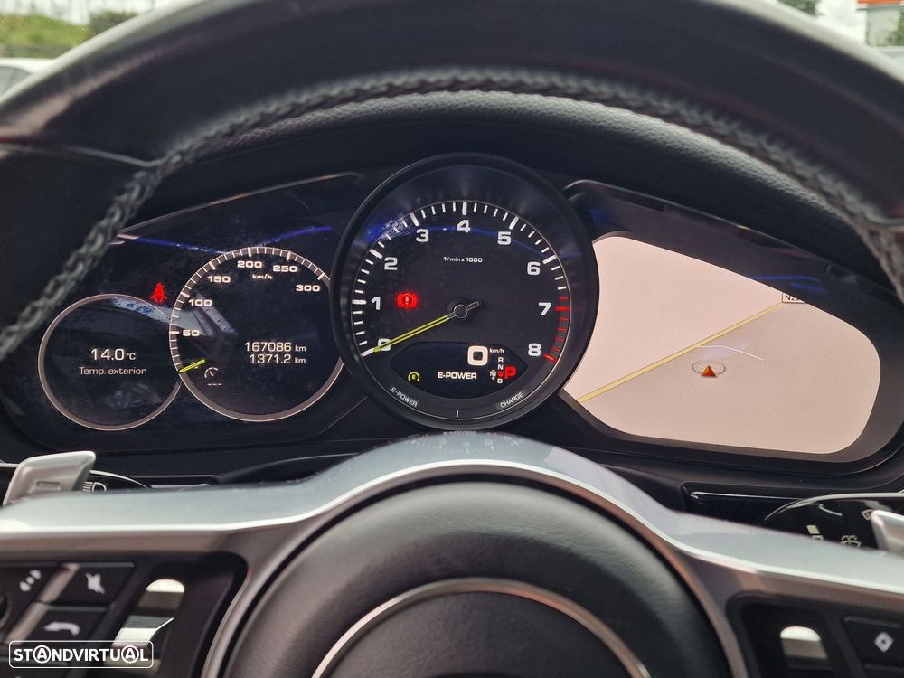 Porsche Panamera 4 E-Hybrid - 28