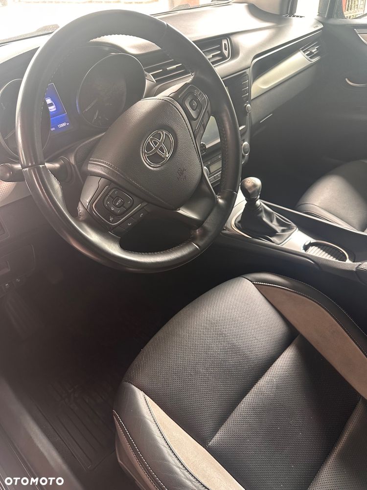 Toyota Avensis 2.0 D-4D Selection - 10