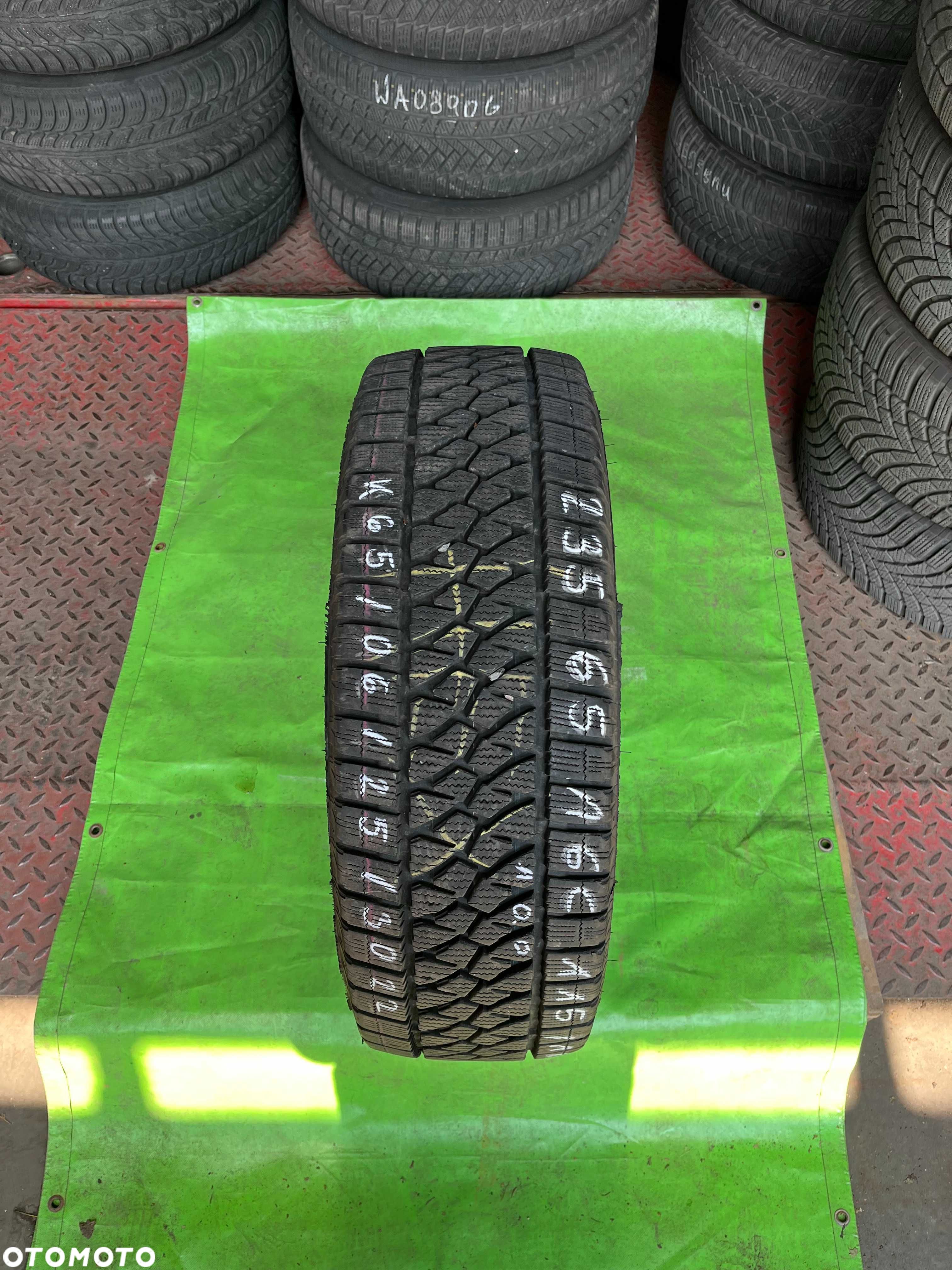 opona 235/65R16 C 115/113 R Bridgestone Blizzak W810 - 1
