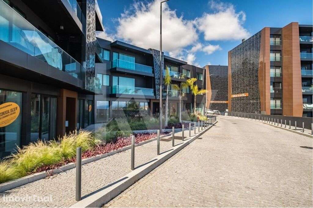 LOJA COMERIAL COM 310 M2 / EDIFICIO DE PRESTIGIO / FUNCHAL / SAO MARTI - Grande imagem: 3/25