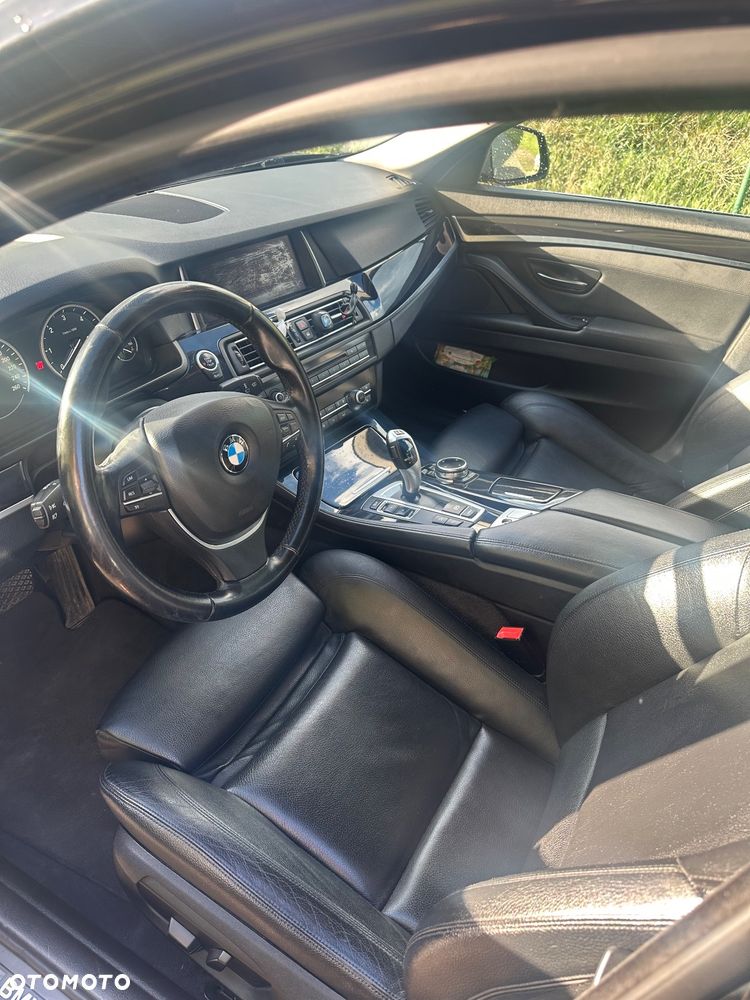 BMW Seria 5 520d xDrive - 14