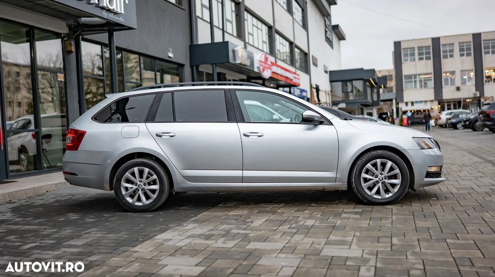 Skoda Octavia Combi Diesel 1.6 TDI DSG Style - 9