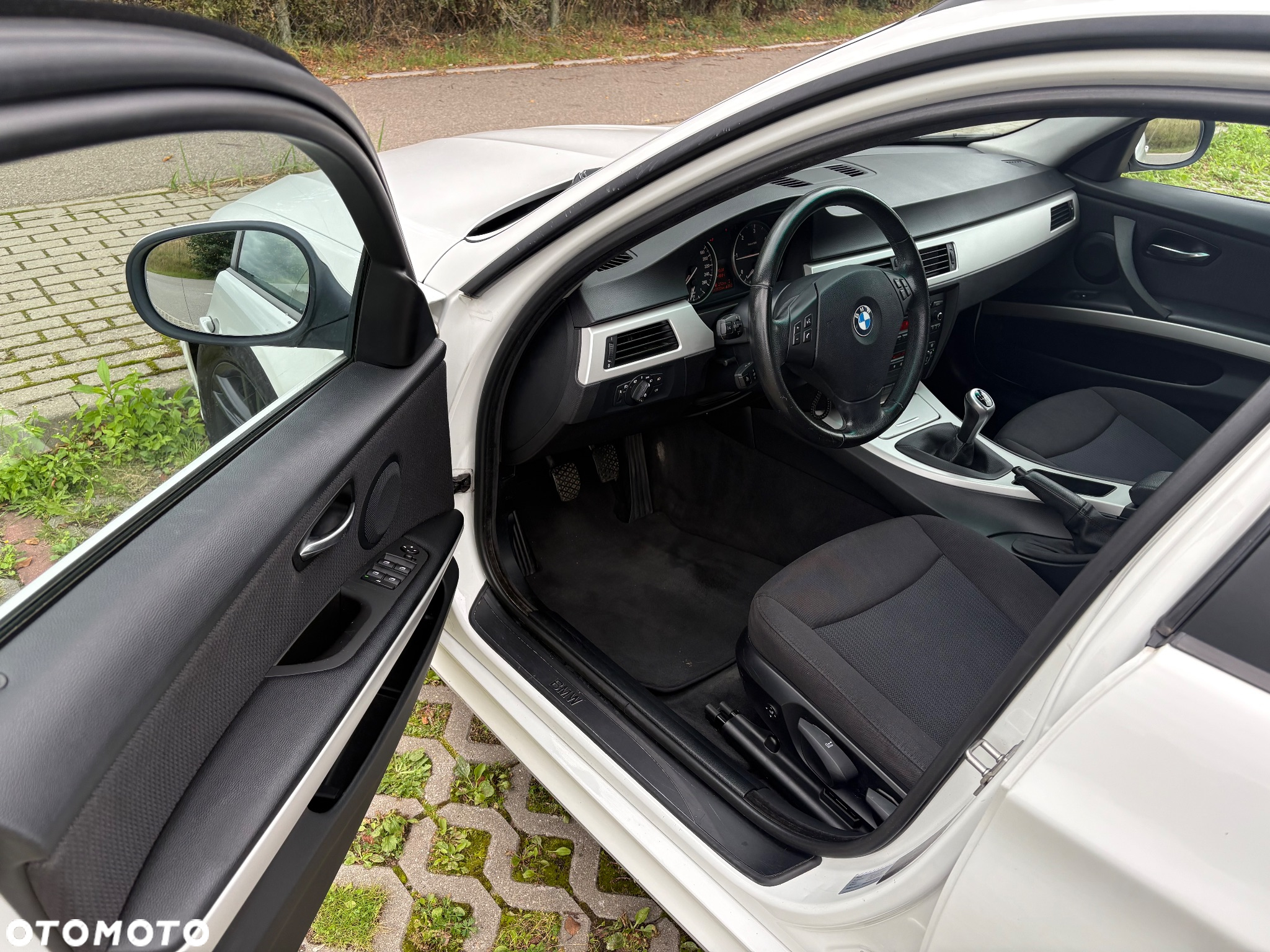 BMW Seria 3 318d DPF Touring - 4