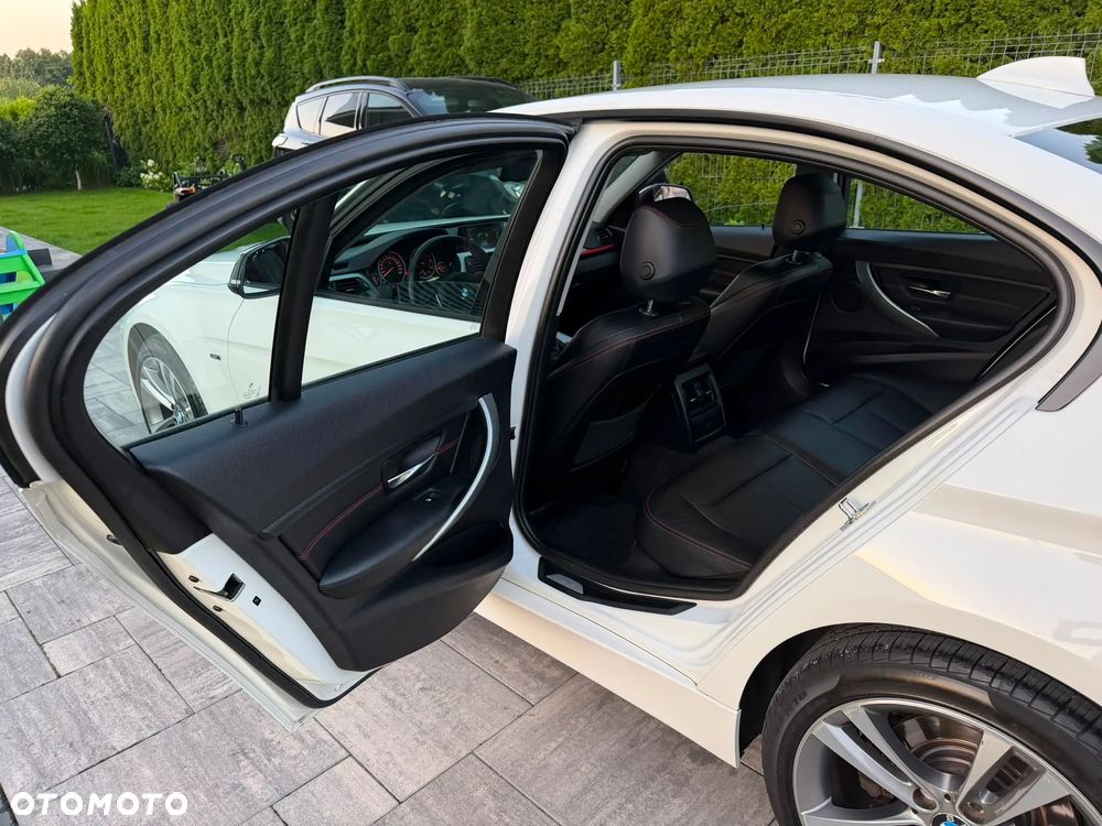 BMW Seria 3 320d DPF Edition Sport - 17
