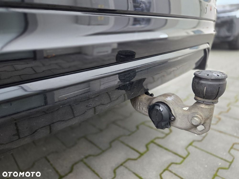 Volvo XC 60 B5 B AWD Plus Dark - 32