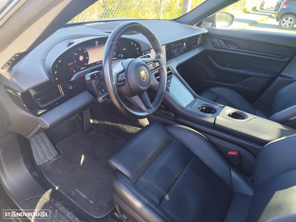 Porsche Taycan 4 - 16