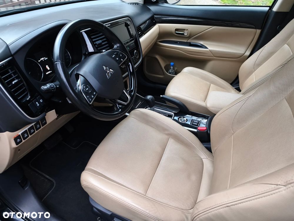 Mitsubishi Outlander 2.0 Instyle + 4WD CVT - 6