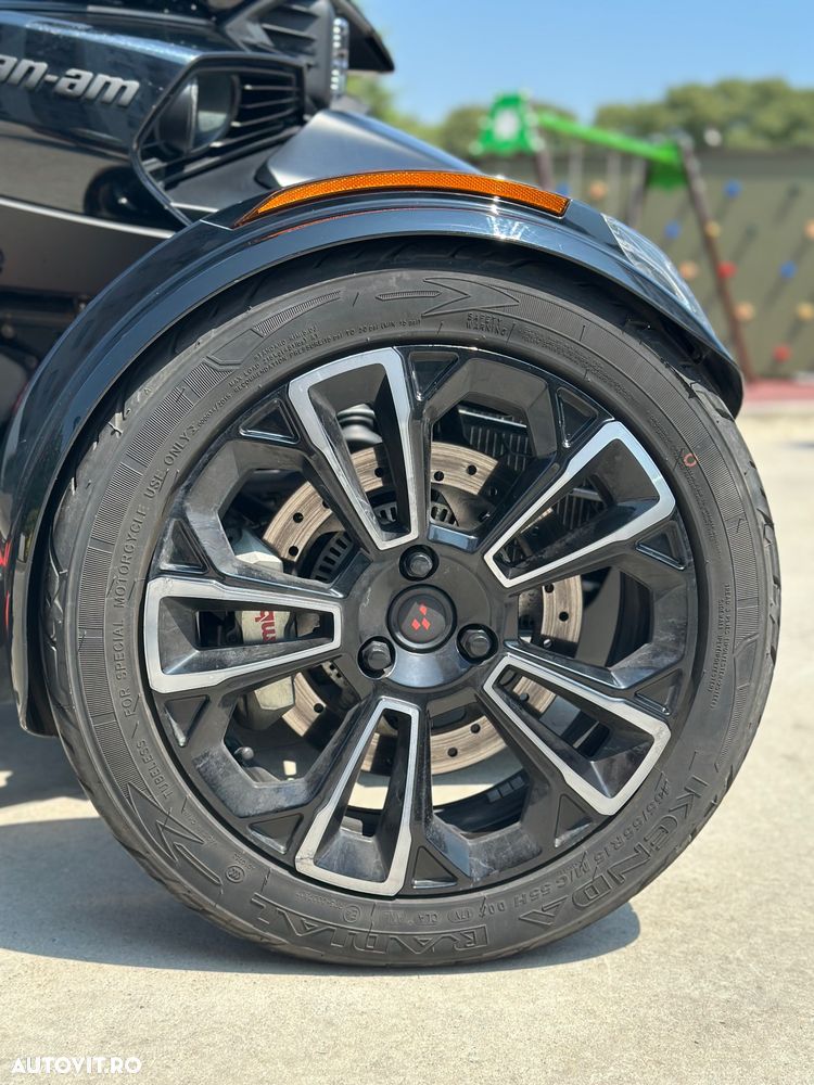 Can-Am Spyder - 20