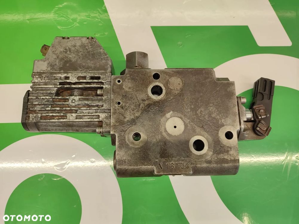 Sekcja rozdzielacza 0521610563 Bosch G916961022014 Fendt 716 Vario - 8