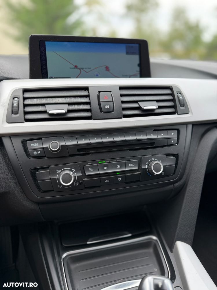 BMW Seria 3 320i Aut. Sport Line - 13