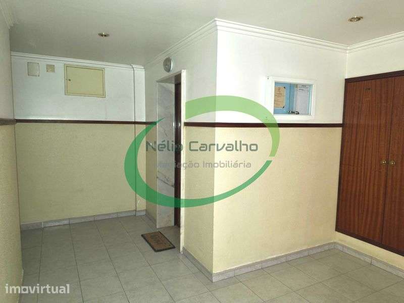 Apartamento T2 convertido em T3 | 95 m² | Quinta do Conde - Grande imagem: 5/12