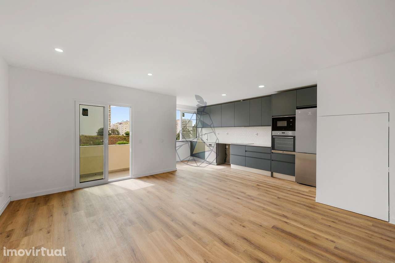 Apartamento T2 Remodelado com Varandas em Portimão - Grande imagem: 4/36