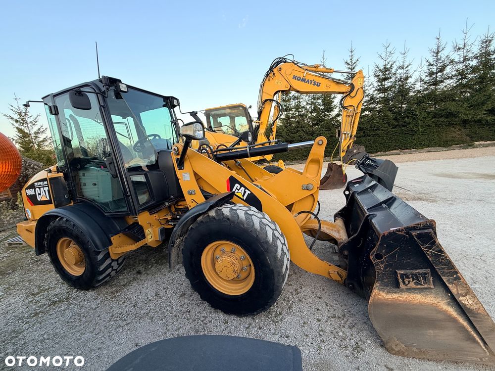 Caterpillar Ładowarka łamana 906M Cat łyżka widły 907 908 5 6 ton SZYBKOZŁĄCZE HYDRAULICZNE dodatkowe linie ZAMIATARKA za dopłatą - 20