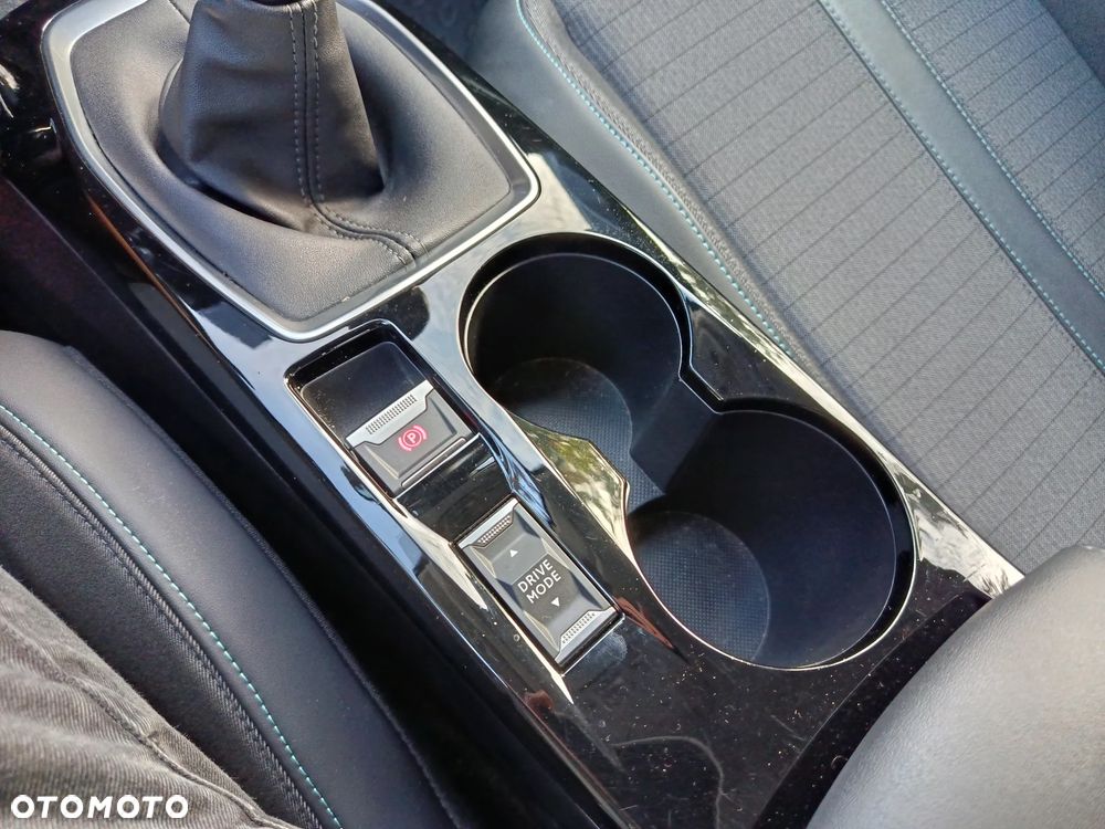 Peugeot 208 TURBO 100 Allure - 26