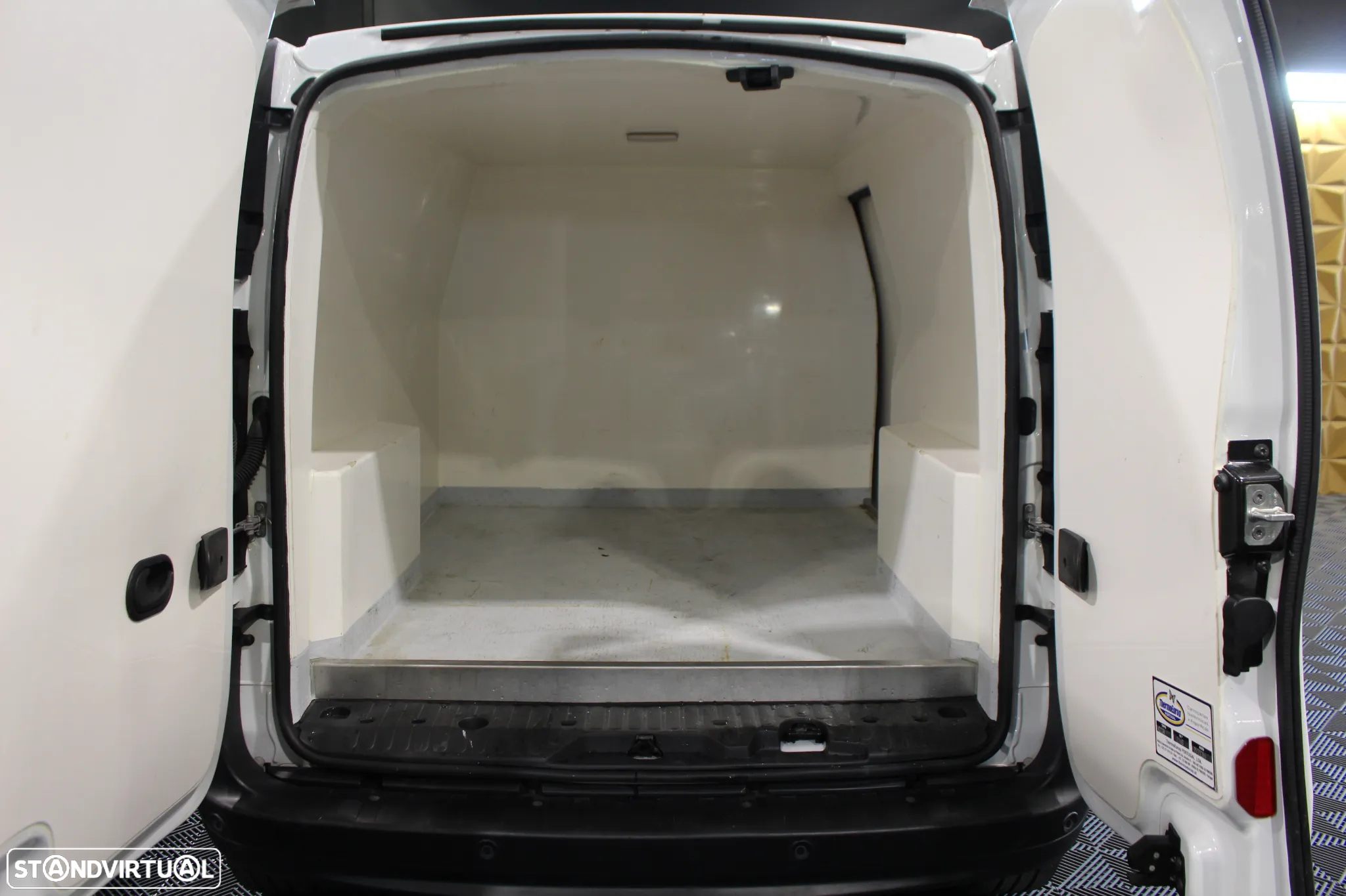 Renault Kangoo Maxi Cx. Automática 3Lugares - 13