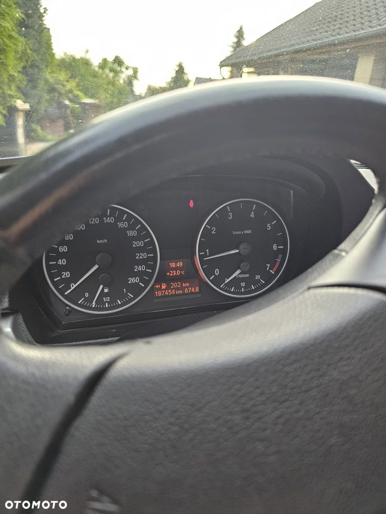 BMW Seria 3 318i - 8