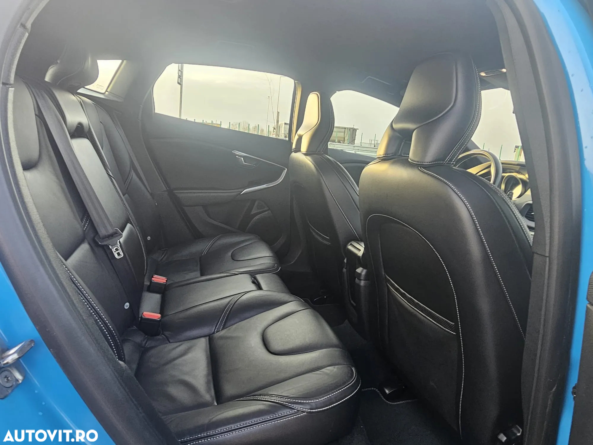 Volvo V40 D4 VEA R-Design - 15