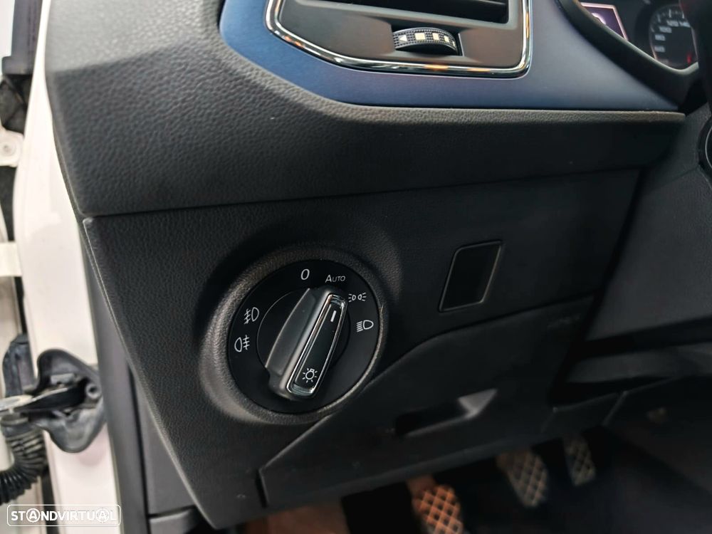 SEAT Leon ST 2.0 TDI S&S CONNECT - 17