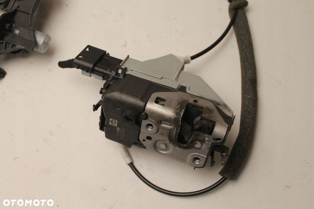 ZAMEK KLAMKA DRZWI PRAWY BOK BERLINGO III 08R- - 2