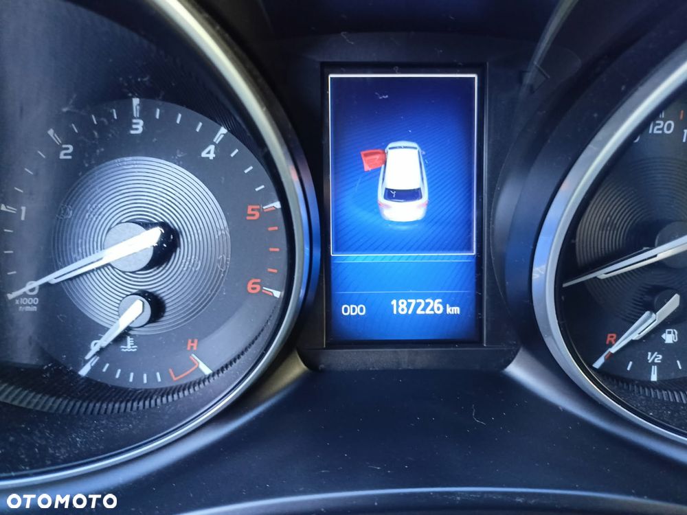 Toyota Avensis 2.0 D-4D Premium - 8