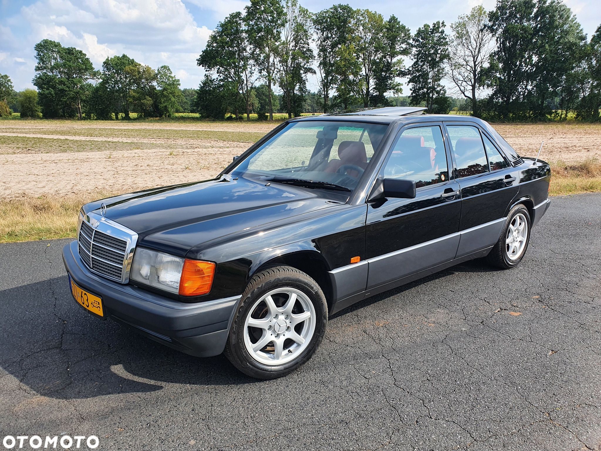 Mercedes-Benz W201 (190) - 1
