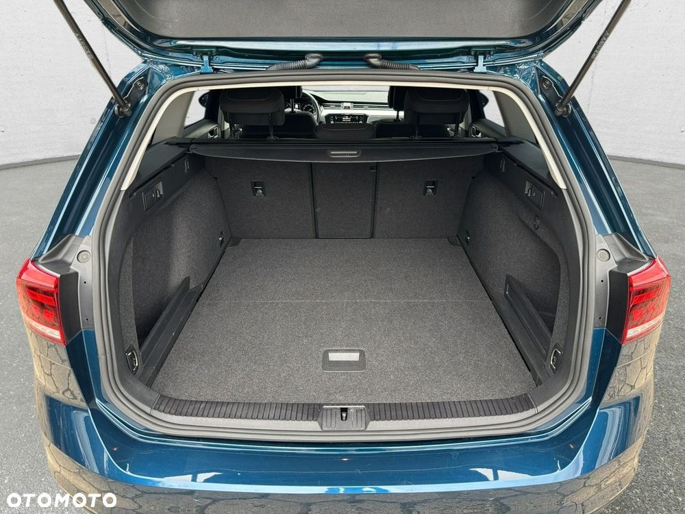 Volkswagen Passat - 25