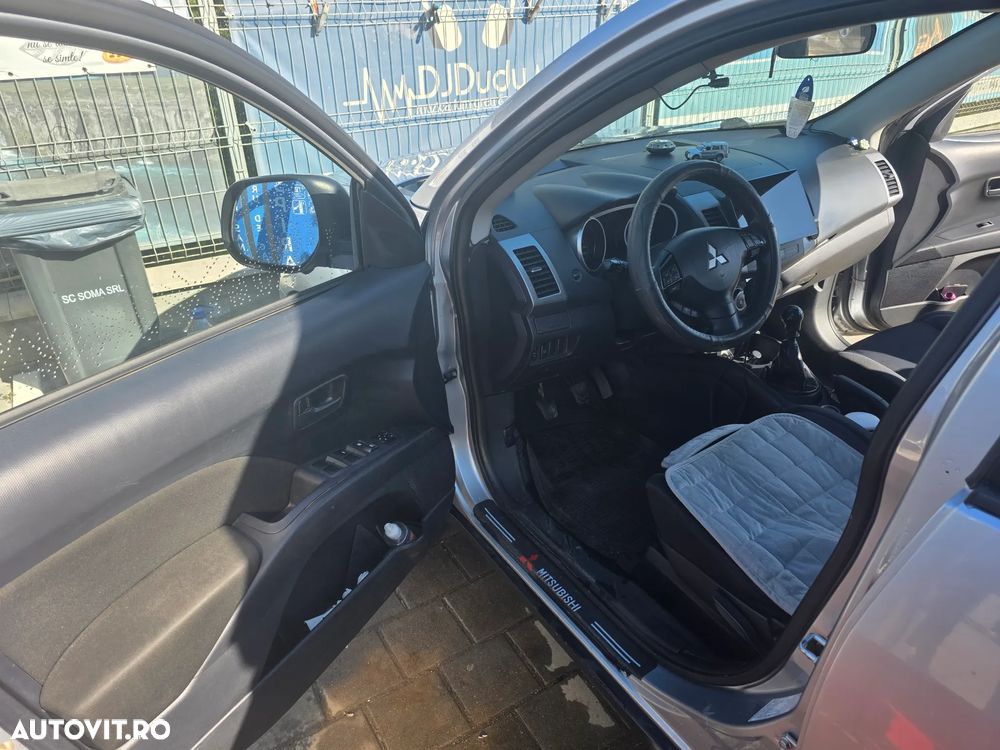 Mitsubishi Outlander 2.0 DI-D 4WD Inform - 8