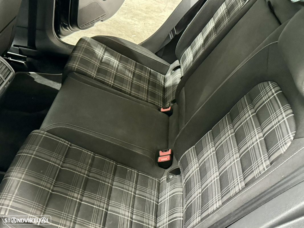 VW Golf 2.0 TDi GTD DSG - 43