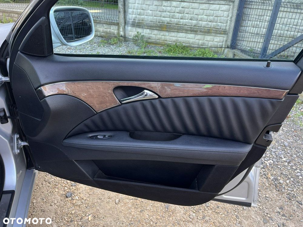 Mercedes-Benz Klasa E 280 CDI 4-Matic Avantgarde - 19