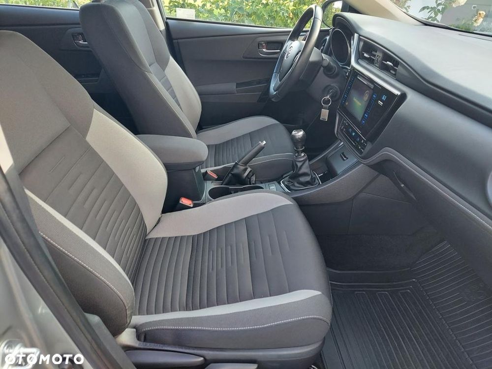 Toyota Auris 1.6 Premium - 8