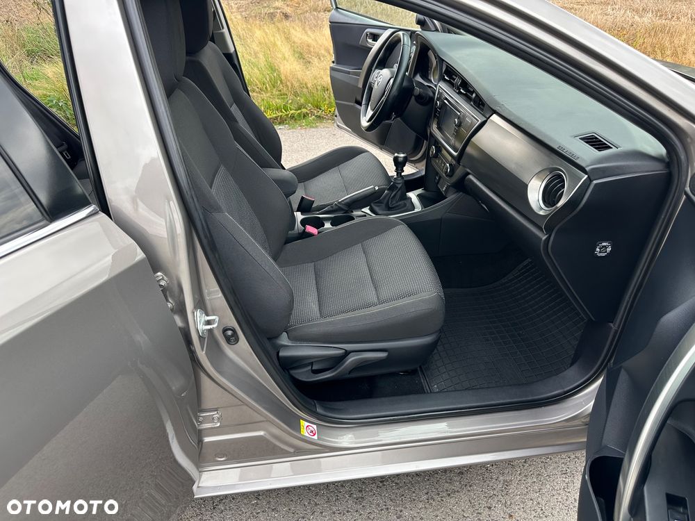Toyota Auris 1.6 Premium - 16