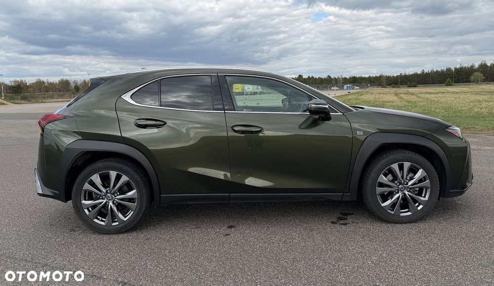 Lexus UX 250h F SPORT - 4