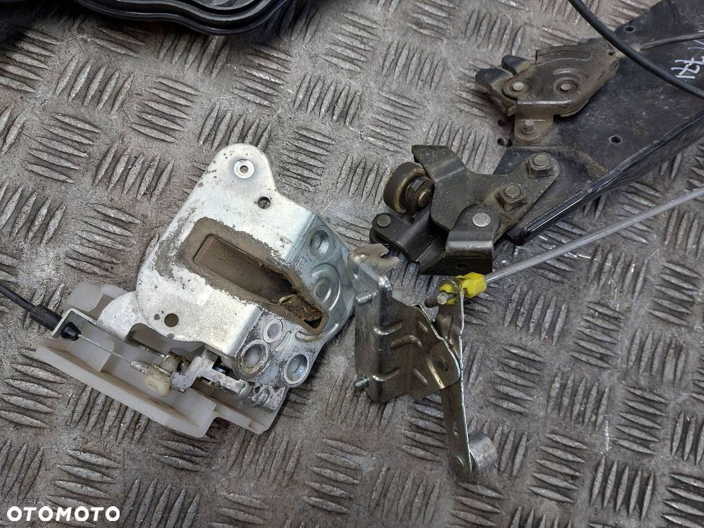ZAMEK ROLKA PROWADNICA PODNOŚNIK DRZWI PRZESUWNE PRAWE MAZDA 5 I CR - 3