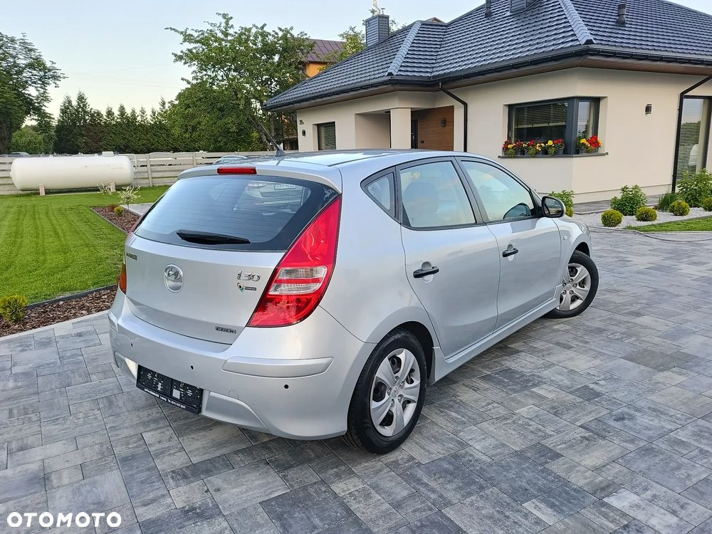 Hyundai i30 1.6 CRDi FIFA WM Edition - 2