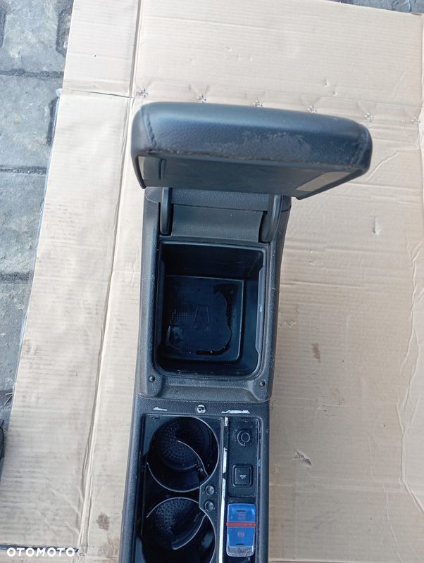 VW TOURAN 5TA III 3 TUNEL ŚRODKOWY PODŁOKIETNIK - 4