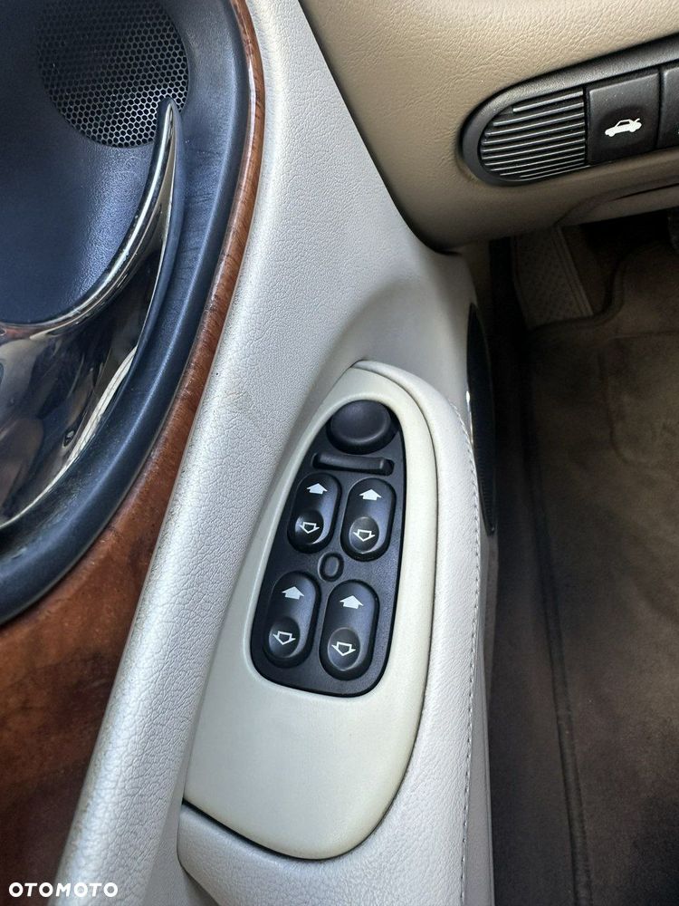 Jaguar XJ - 28