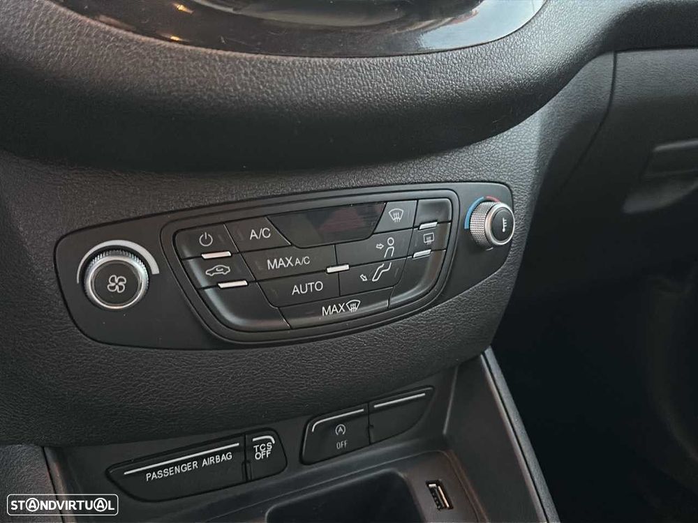 Ford Tourneo Courier 1.0 EcoBoost Titanium - 15