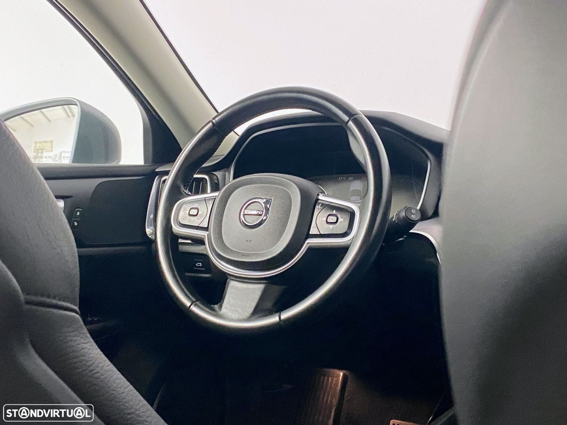 Volvo V60 2.0 B4 Momentum Geartronic - 16