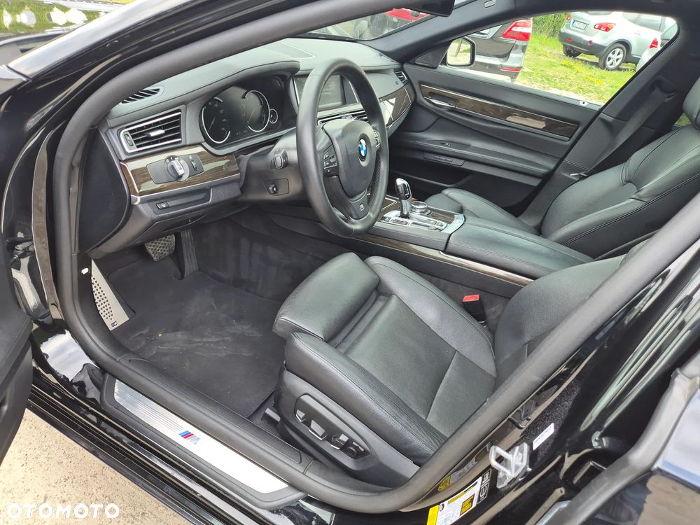 BMW Seria 7 740i - 4