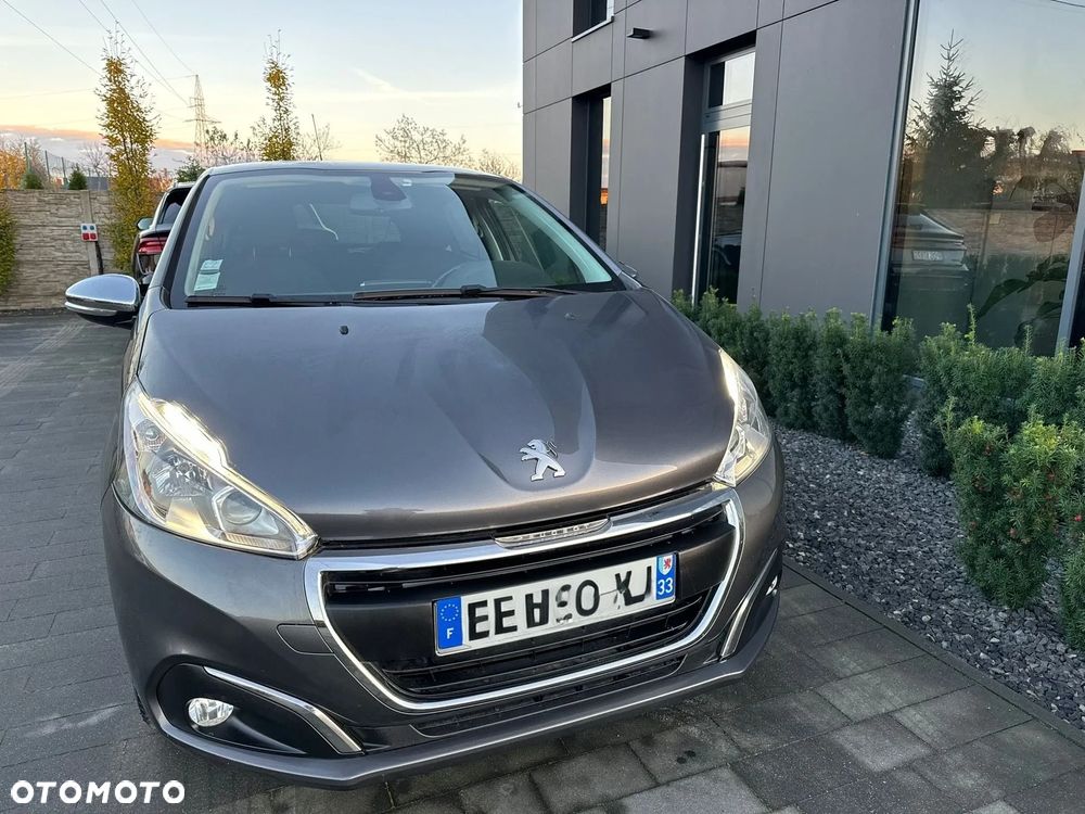 Peugeot 208 - 10