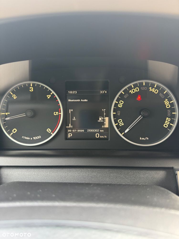 Land Rover Discovery 3.0D V6 HSE - 11