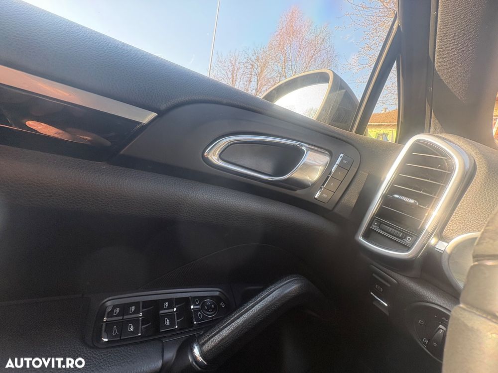 Porsche Cayenne 3.0 L V6 - 3