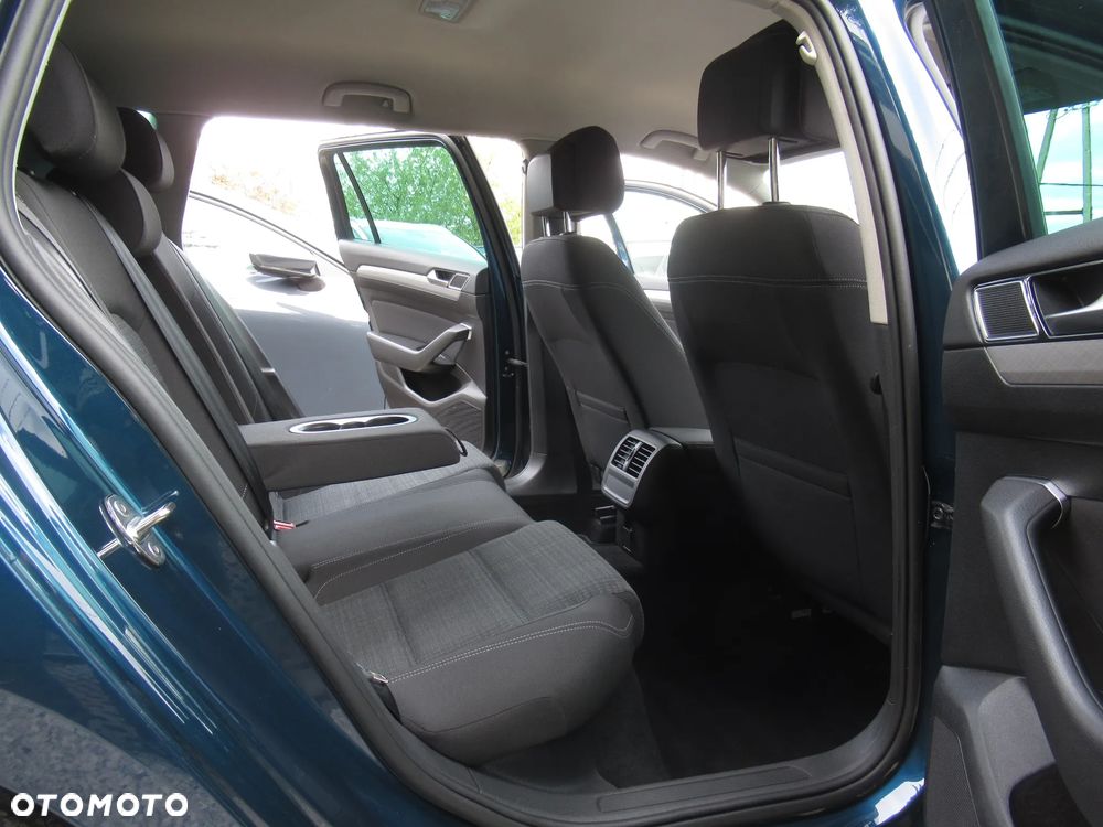 Volkswagen Passat 2.0 TDI EVO Business - 9